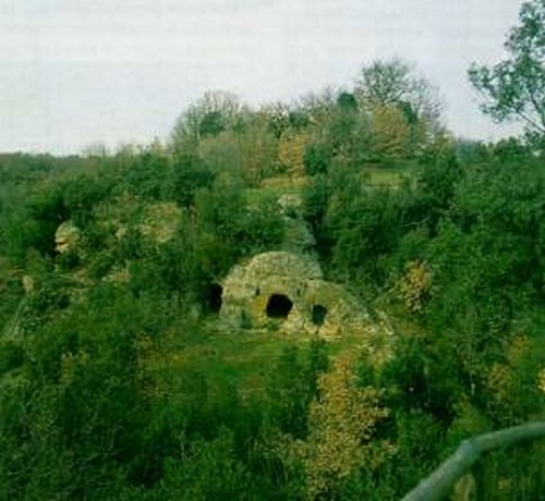 Sorano San Rocco insediamenti rupestri