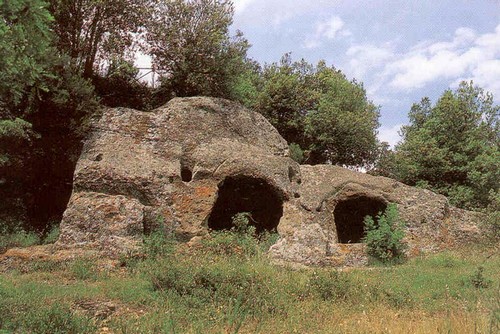 S. Quirico di Sorano Vitozza insediamento rupestre